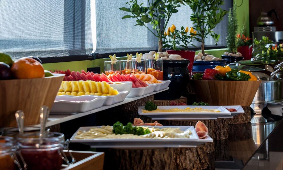 Desayuno buffet Sky Collection LifeStyle Hotel y Suites Barranquilla Desayuno buffet Sky Collection LifeStyle Hotel y Suites Barranquilla